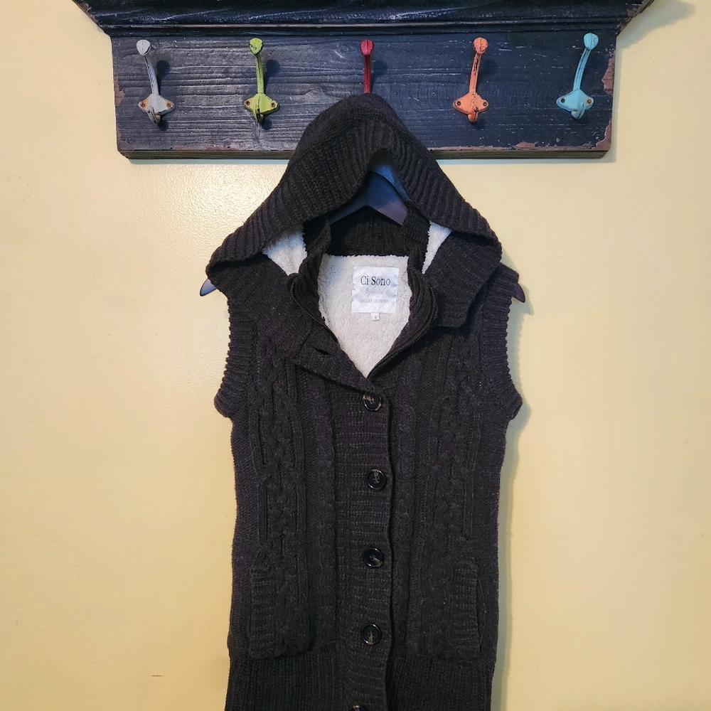 Ci Sono sweater collection brown sleeveless hoodie. Size small.